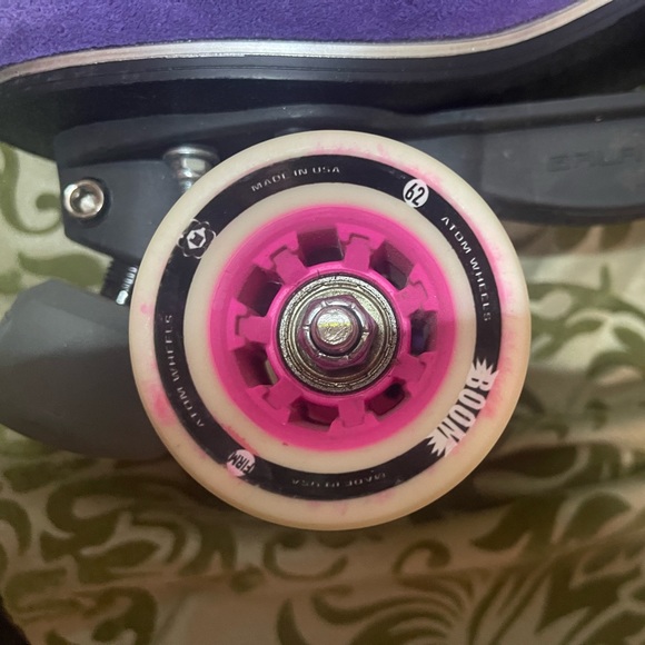 Purple Suede Roller Skates with Custom Wheels & Tote Box - Picture 9 of 16